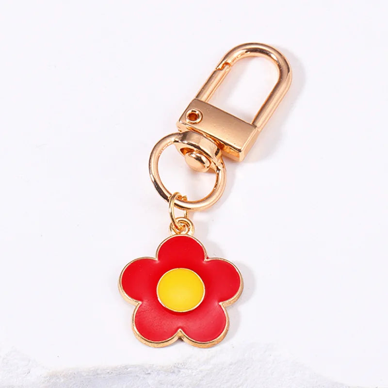 Lovely White Daisy Keychain Enamel Crystal Bee Metal Keychains Flower Charm Pendant Purse Bag Decoration Women Girls Accessories