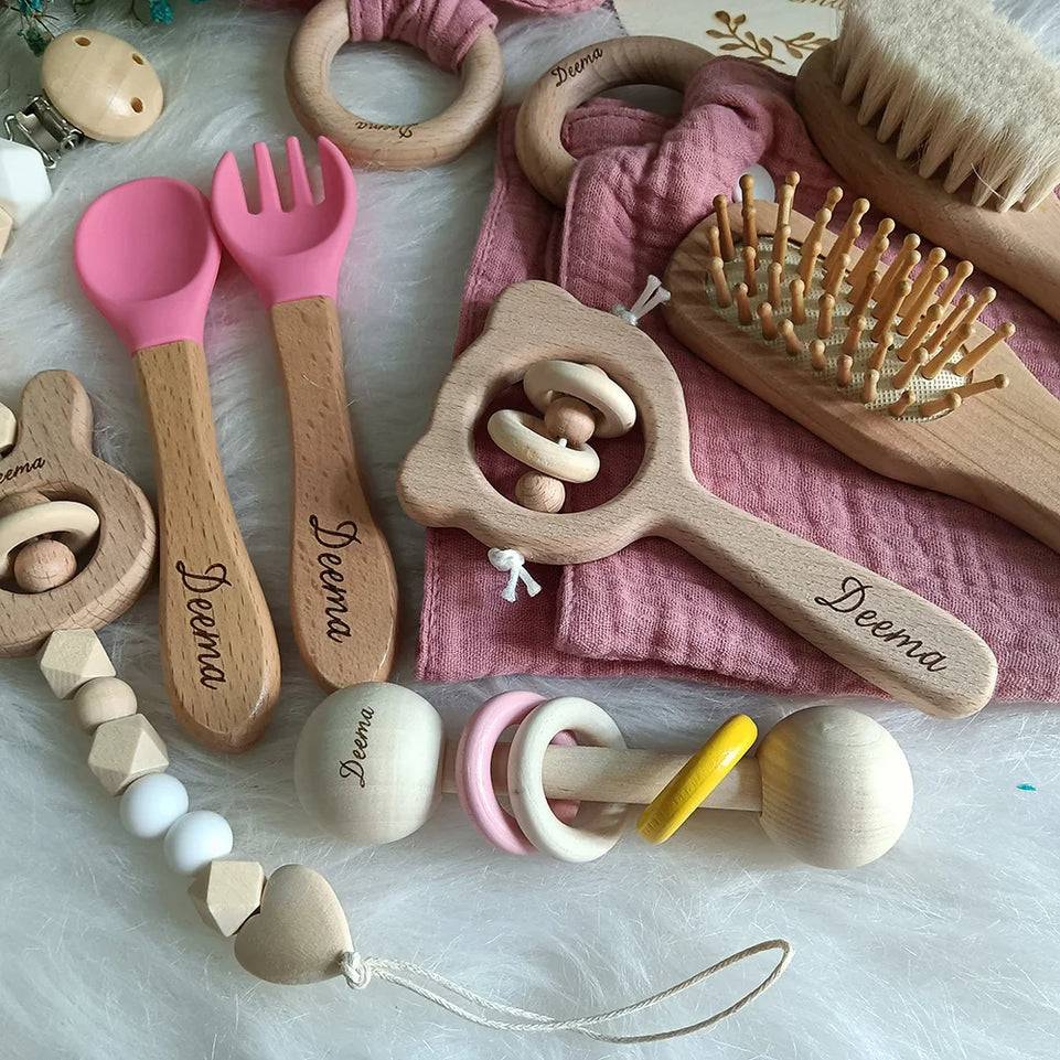 10 Pieces Of Personalized Name Newborn Bath Toy Gift Set 0-12 Months Old Baby Rattle Toy Baby Boy Girl Birth Name Plate Gift Set