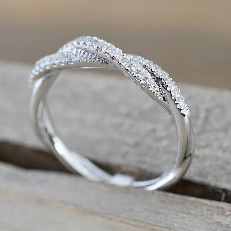 Ne'w Fashion Twist Rings for Women Silver Color Band White CZ Simple Stylish Girls Accessories Party Daily Versatile Jewelry