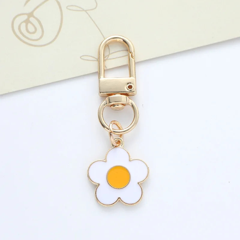 Lovely White Daisy Keychain Enamel Crystal Bee Metal Keychains Flower Charm Pendant Purse Bag Decoration Women Girls Accessories