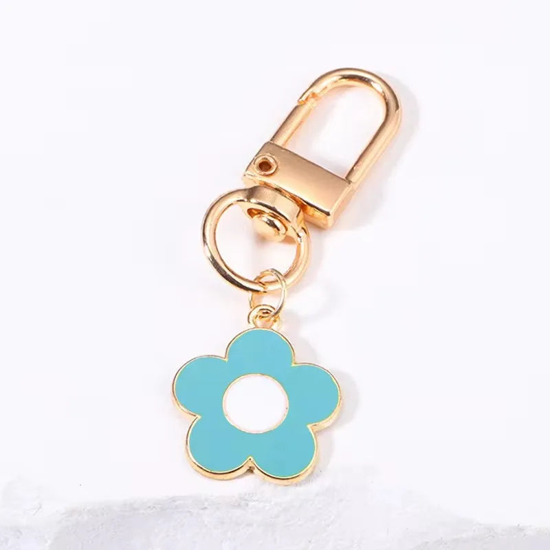 Lovely White Daisy Keychain Enamel Crystal Bee Metal Keychains Flower Charm Pendant Purse Bag Decoration Women Girls Accessories