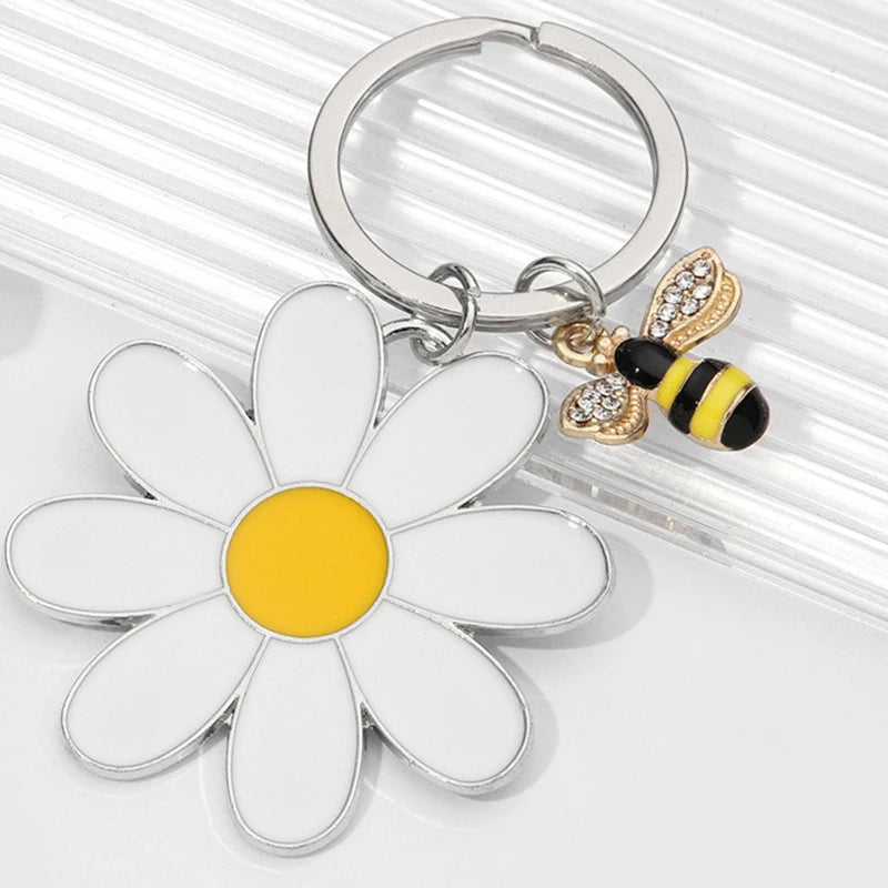 Lovely White Daisy Keychain Enamel Crystal Bee Metal Keychains Flower Charm Pendant Purse Bag Decoration Women Girls Accessories