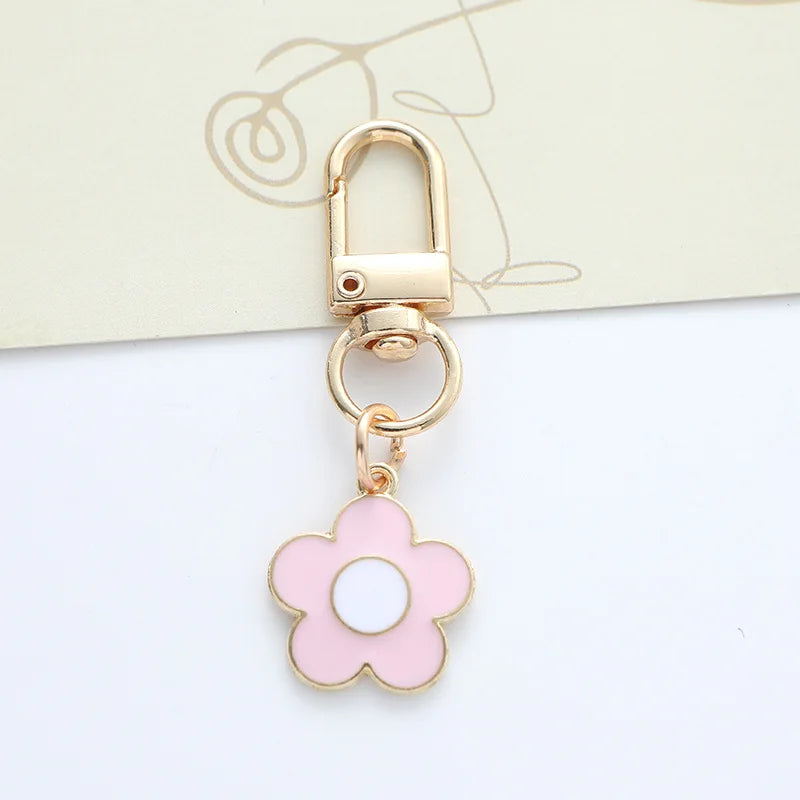 Lovely White Daisy Keychain Enamel Crystal Bee Metal Keychains Flower Charm Pendant Purse Bag Decoration Women Girls Accessories