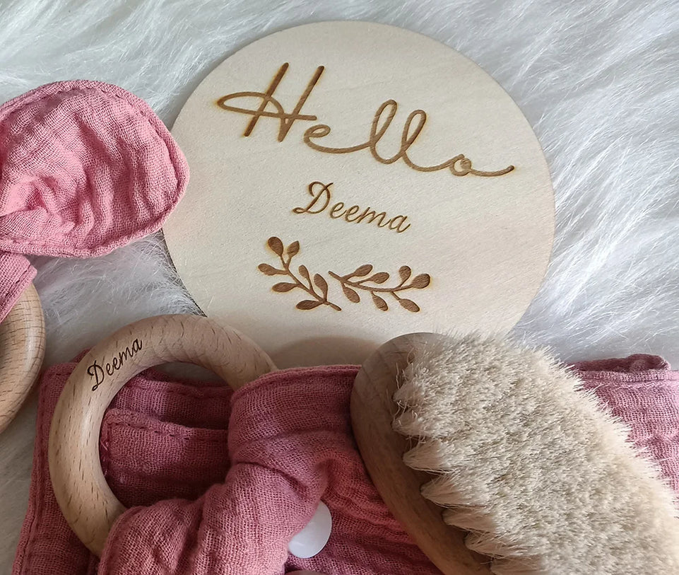 10 Pieces Of Personalized Name Newborn Bath Toy Gift Set 0-12 Months Old Baby Rattle Toy Baby Boy Girl Birth Name Plate Gift Set