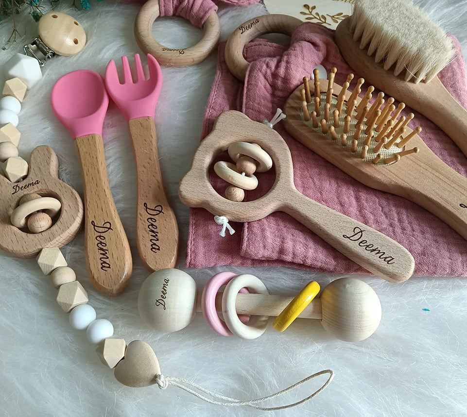 10 Pieces Of Personalized Name Newborn Bath Toy Gift Set 0-12 Months Old Baby Rattle Toy Baby Boy Girl Birth Name Plate Gift Set