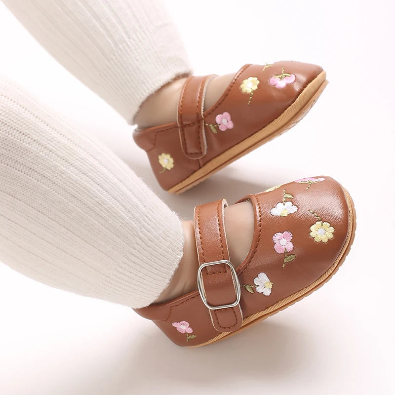 New Baby Shoes Embroidered Girl Baby Shoes Mary Jane Flat Shoes Princess Shoes Non slip Rubber Soles 0-18M Newborn