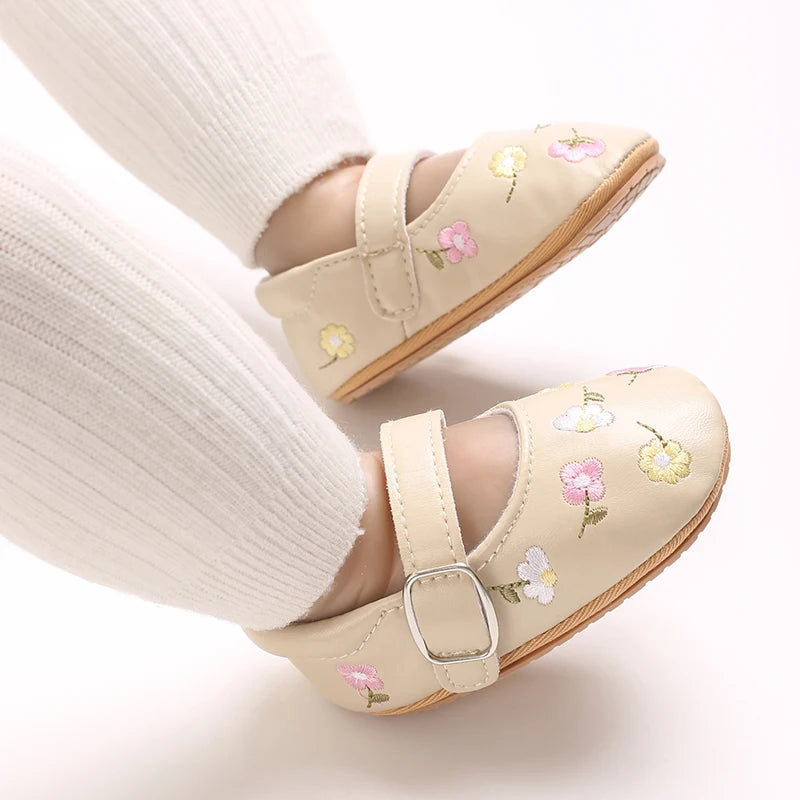 New Baby Shoes Embroidered Girl Baby Shoes Mary Jane Flat Shoes Princess Shoes Non slip Rubber Soles 0-18M Newborn