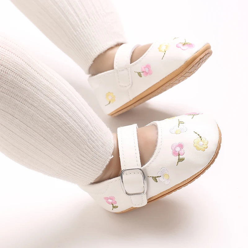 New Baby Shoes Embroidered Girl Baby Shoes Mary Jane Flat Shoes Princess Shoes Non slip Rubber Soles 0-18M Newborn