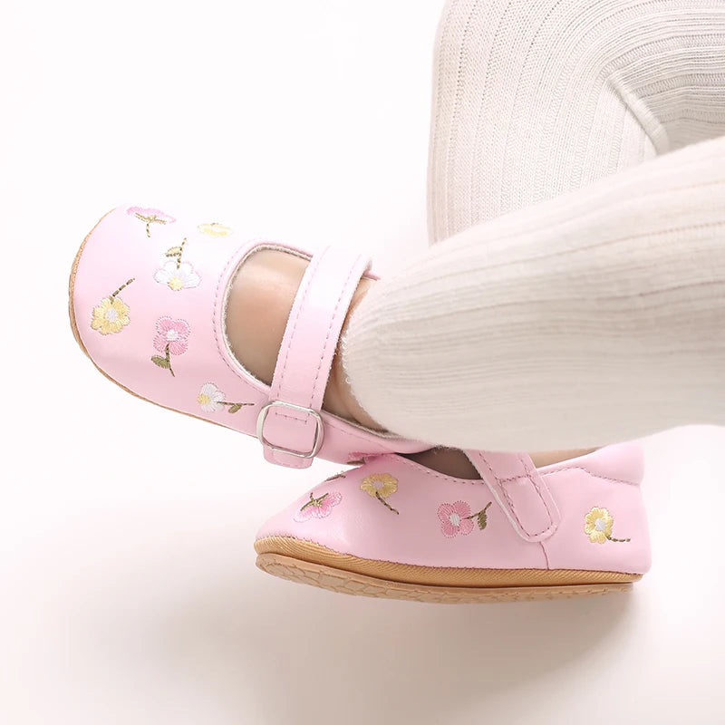 New Baby Shoes Embroidered Girl Baby Shoes Mary Jane Flat Shoes Princess Shoes Non slip Rubber Soles 0-18M Newborn