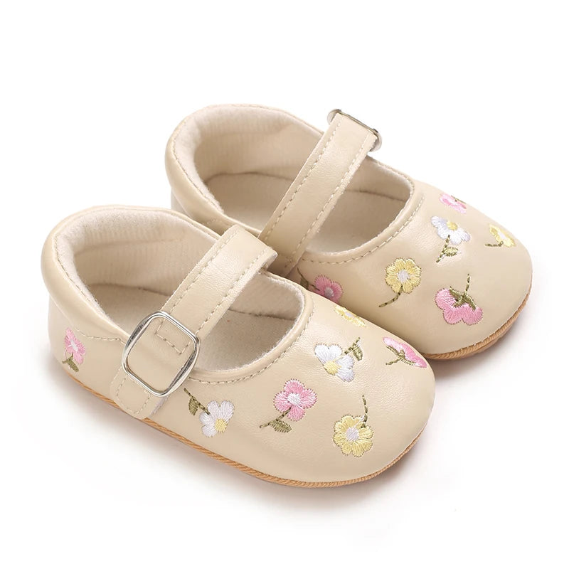 New Baby Shoes Embroidered Girl Baby Shoes Mary Jane Flat Shoes Princess Shoes Non slip Rubber Soles 0-18M Newborn
