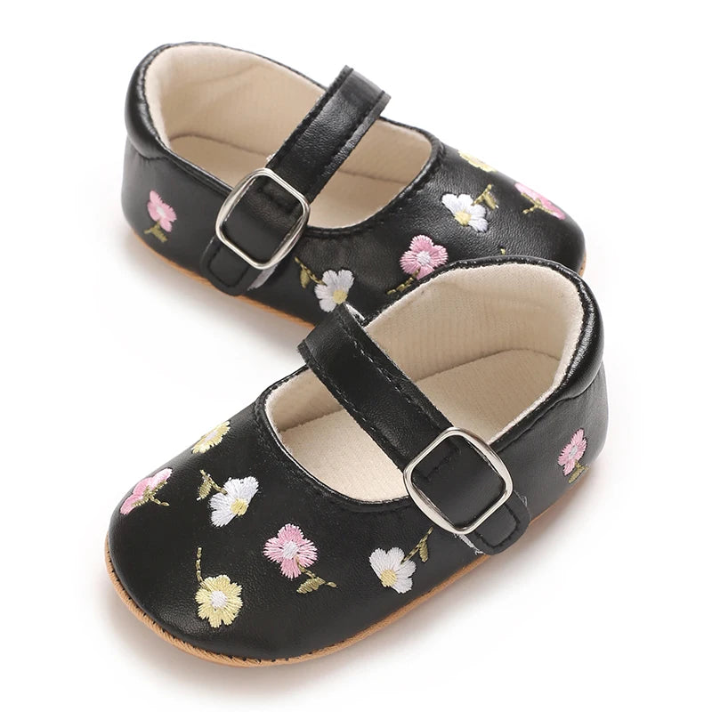 New Baby Shoes Embroidered Girl Baby Shoes Mary Jane Flat Shoes Princess Shoes Non slip Rubber Soles 0-18M Newborn