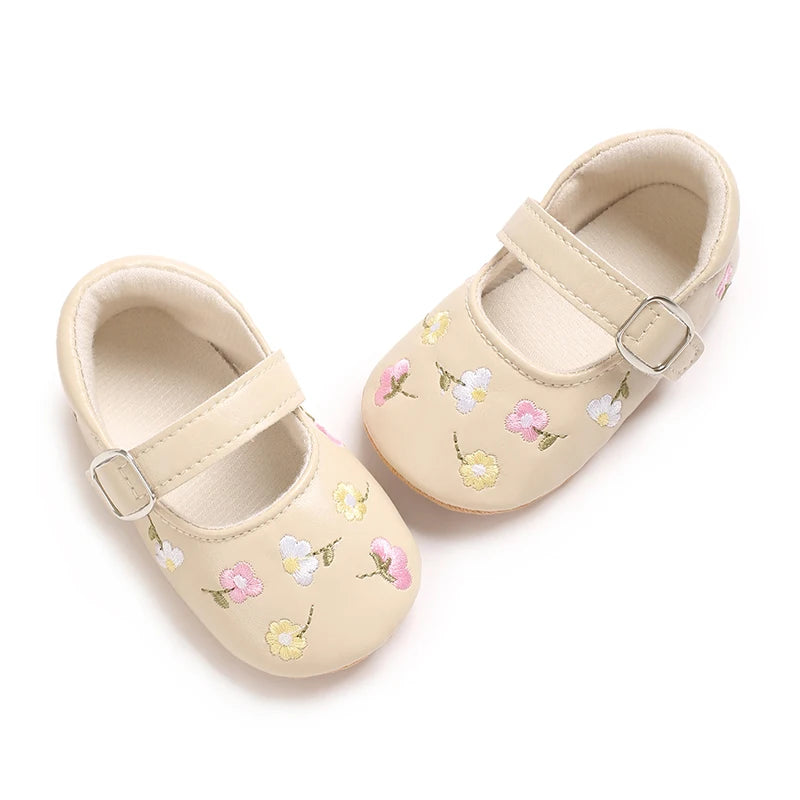 New Baby Shoes Embroidered Girl Baby Shoes Mary Jane Flat Shoes Princess Shoes Non slip Rubber Soles 0-18M Newborn