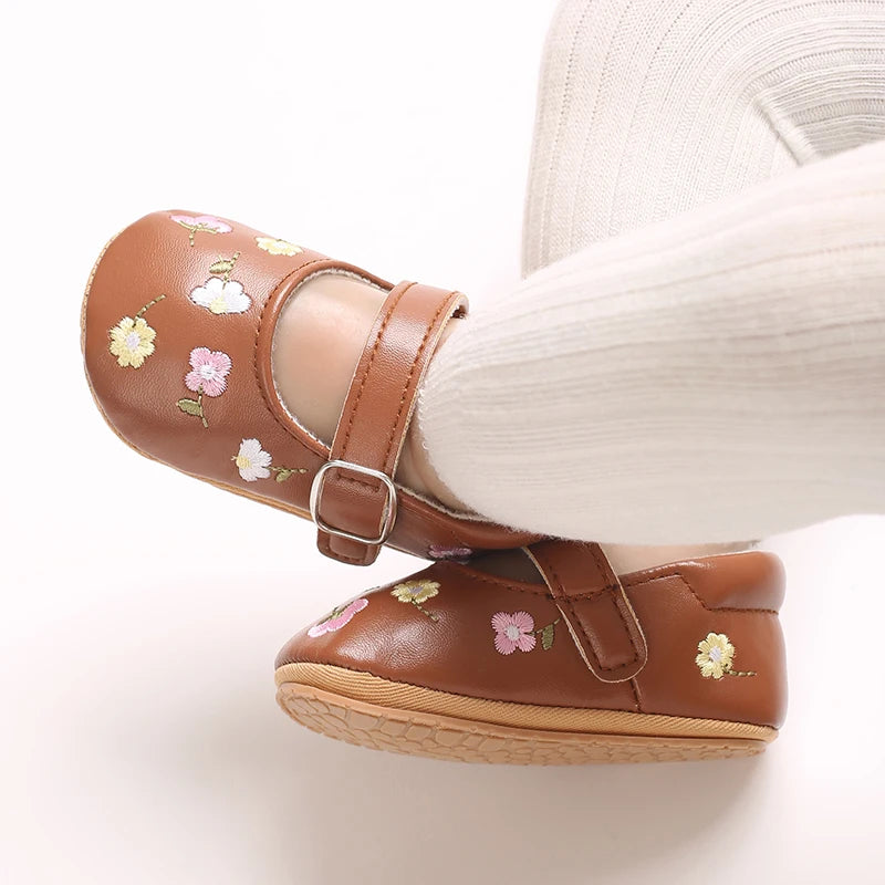 New Baby Shoes Embroidered Girl Baby Shoes Mary Jane Flat Shoes Princess Shoes Non slip Rubber Soles 0-18M Newborn
