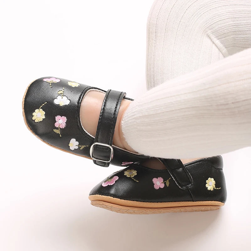 New Baby Shoes Embroidered Girl Baby Shoes Mary Jane Flat Shoes Princess Shoes Non slip Rubber Soles 0-18M Newborn
