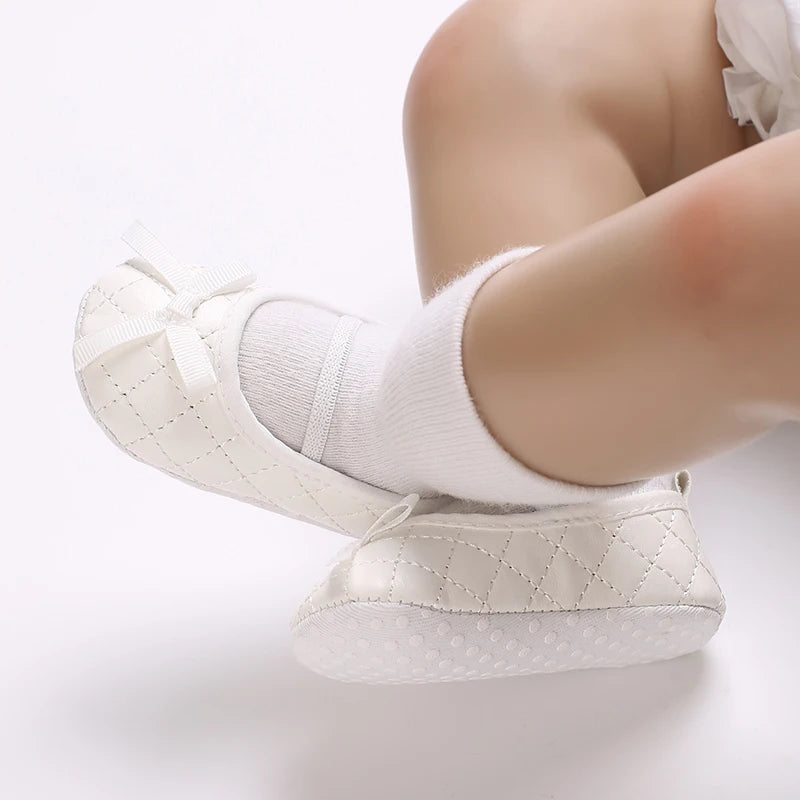Newborn Baby Shoes Classic Fashion Mary Jane Ballet Flat Shoes Non slip Bow Baby Shoes Preschool Baptist Soft Sole Walking Shoes