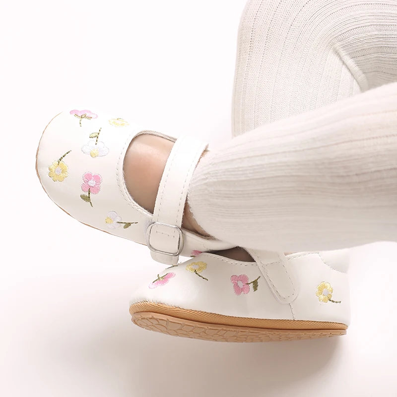 New Baby Shoes Embroidered Girl Baby Shoes Mary Jane Flat Shoes Princess Shoes Non slip Rubber Soles 0-18M Newborn